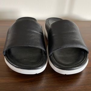 FitFlop Limited Edition Leather Slides